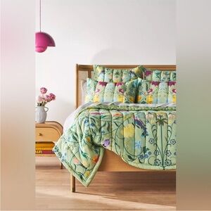 Anthropologie Anna Handcrafted Garden Quilt Size Queen with 2 King Shams NWT